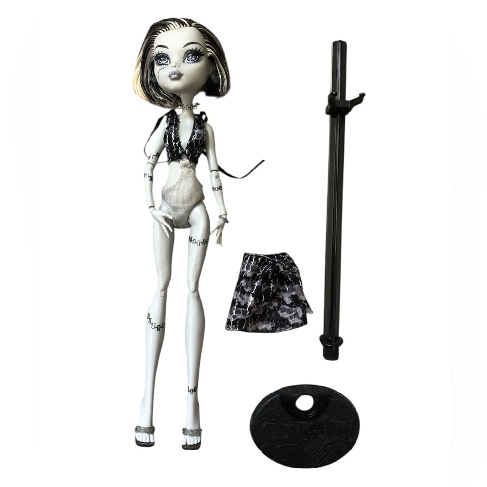 2011 Monster High Skull Shores Frankie Stein